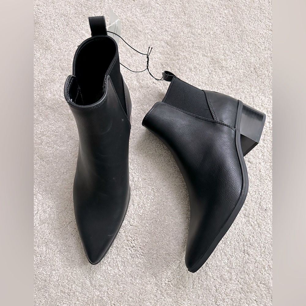 Black pointed toe ankle boots